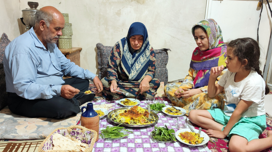 ترکیب جادویی برنج و زردآلوی خشک در دل روستا