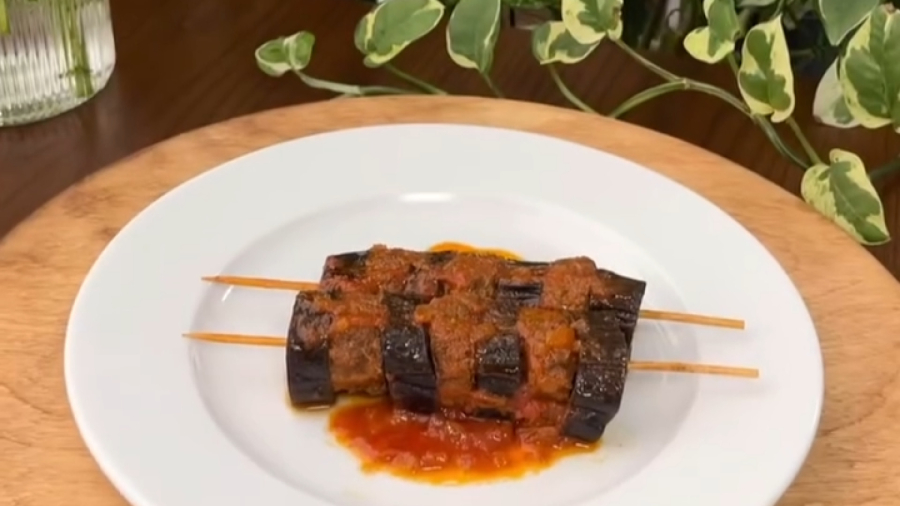 طرز تهیه کباب بادمجان تابه‌ای خوشمزه و مجلسی | دستور ساده برای ۲ نفر