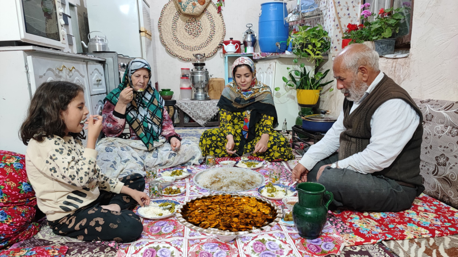 غذاهای اصیل روستایی ایرانی: خورش باقلا به سبک روستایی